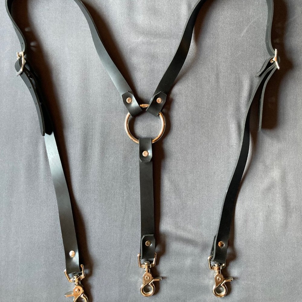 Heavyweight rubber suspenders